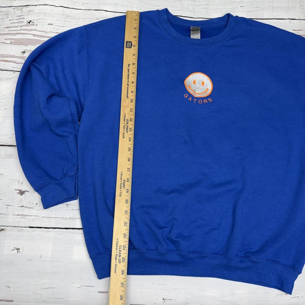 Gildan Heavy Blend‎ Embroidered Smiley Crewneck Blue L Y2K Cozy - Picture 2 of 8